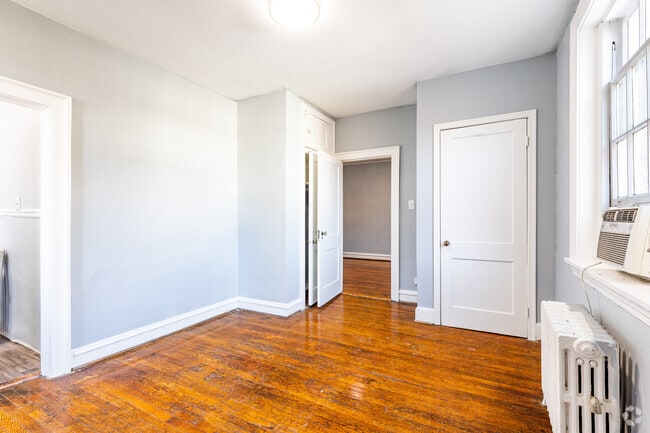 Interior Photo - South Arthur Apartments