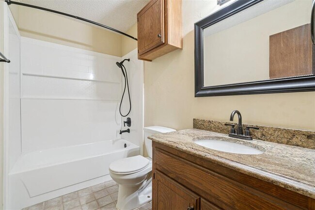 Building Photo - 16404 Del Mar Dr
