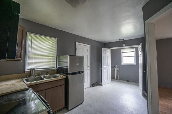 Building Photo - 3005 Ingleside Ave