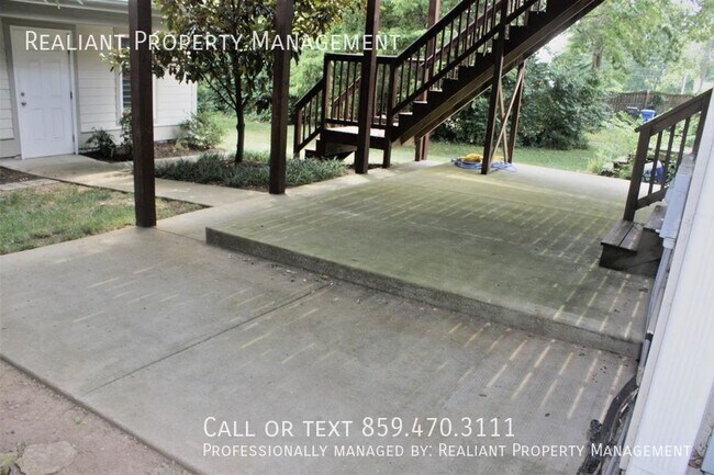 Building Photo - 3 Bedrooms, 2 baths. Downtown Lexington be...