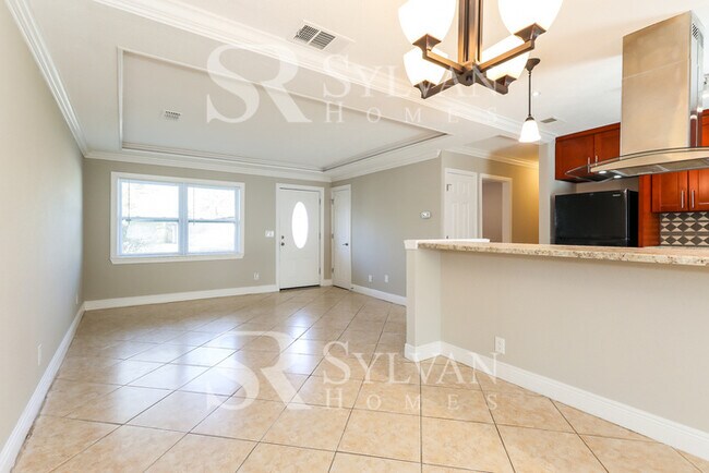 Building Photo - Feel right at home in this charming 3 bedroom, 2 bathroom home