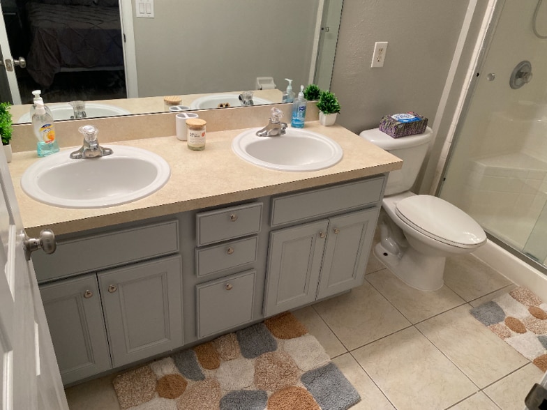 Building Photo - 1737 Royal Ridge Dr