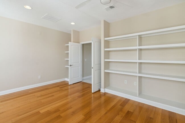 Building Photo - Cape Sound Condo