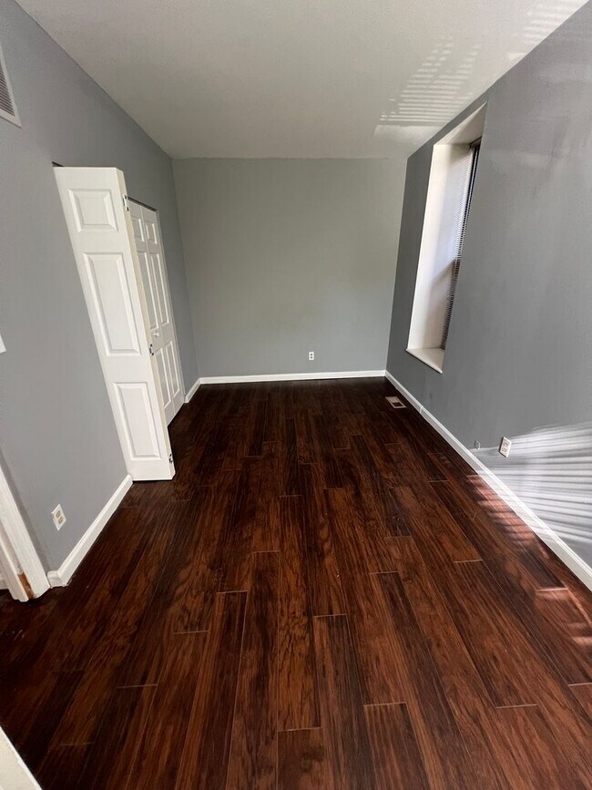 Building Photo - 4390 McPherson Ave