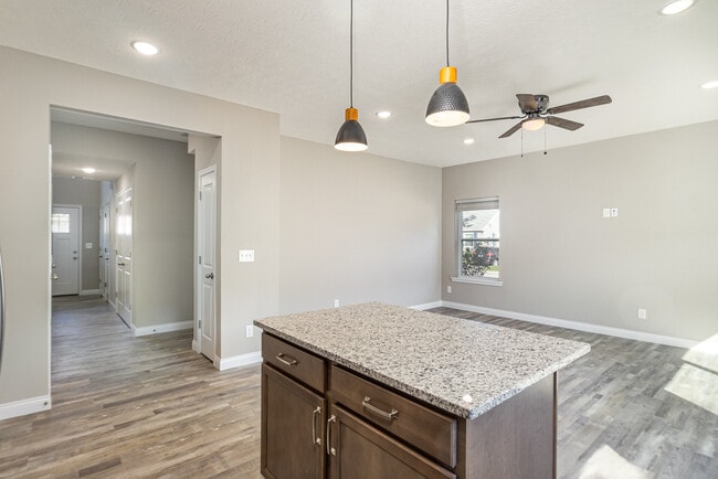 Building Photo - 505 Station Ct