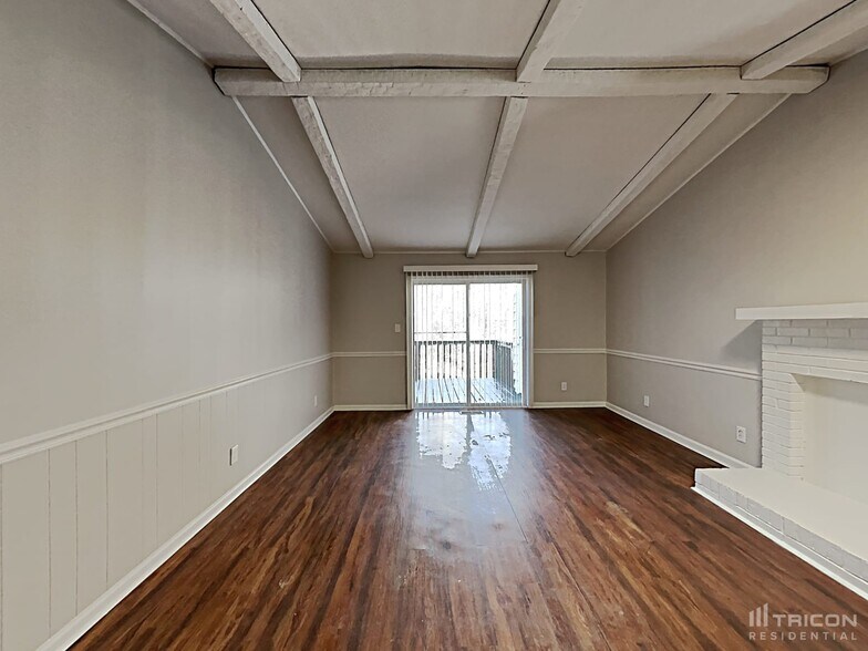 Building Photo - 6273 Branch Hill Cir