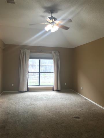Building Photo - 702 Long Hill Ct