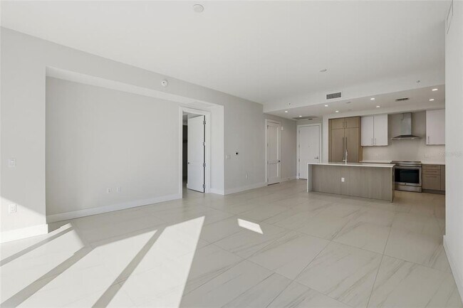 Building Photo - 275 1st Ave S