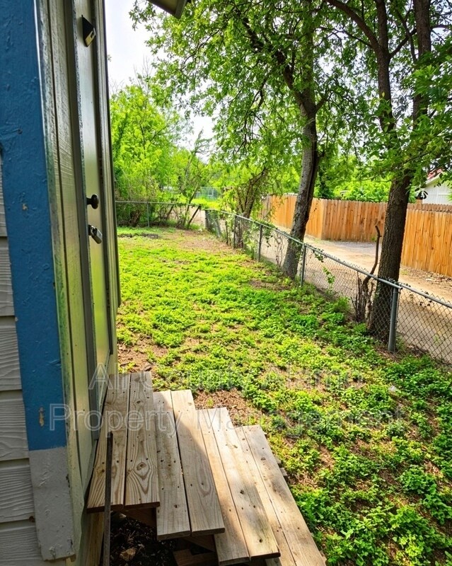 Building Photo - 429 Zachry Dr
