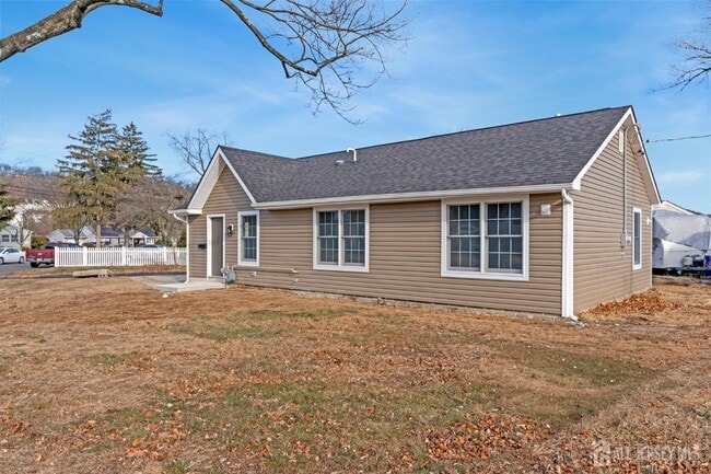 Building Photo - 20 Louis Ave