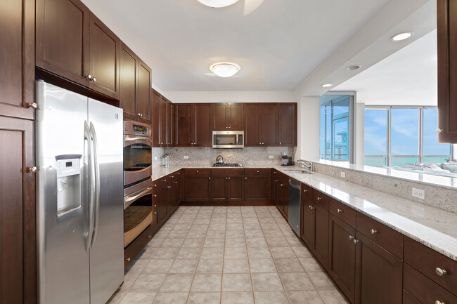 Building Photo - 600 N Lake Shore Dr