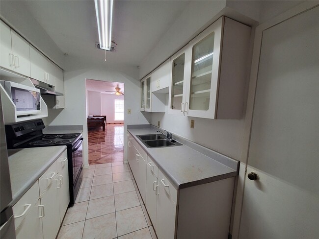 Building Photo - 15051 Woodforest Blvd