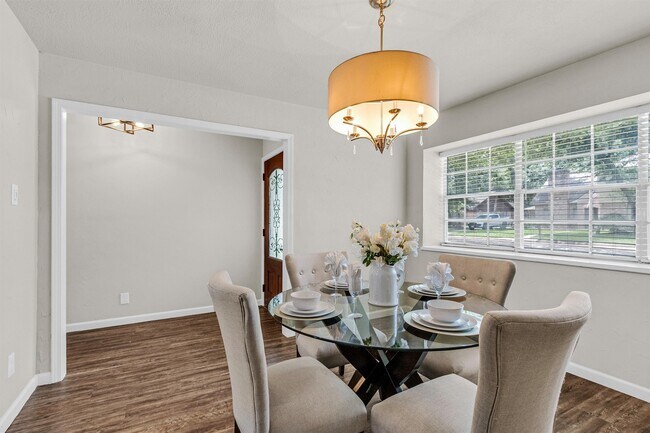Building Photo - 7911 Heathrow Ln