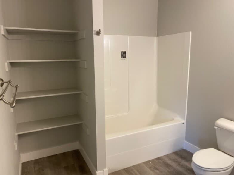 Building Photo - 3250 Rosebud Dr