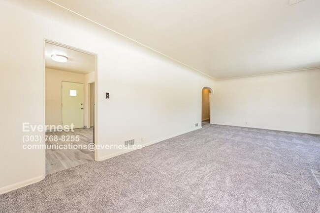 Building Photo - Charming 3-Bedroom Home in Prime Englewood...