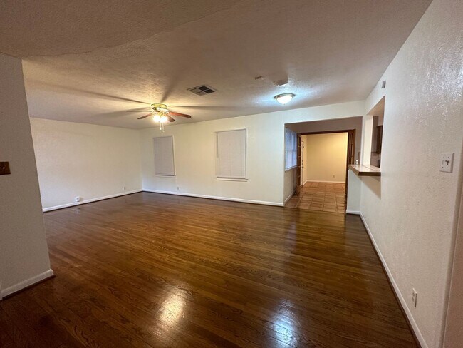 Building Photo - 606 Wilshire - 4/Bed 2/Bath