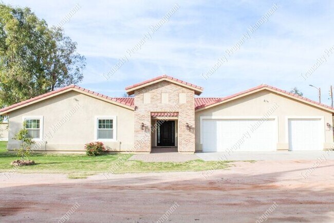 Building Photo - Spacious Custom Home Near Lindsay and McKe...