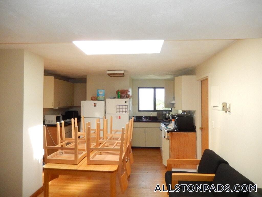 Building Photo - 1110 Commonwealth Ave