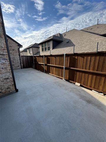 Building Photo - 633 Somerset Dr