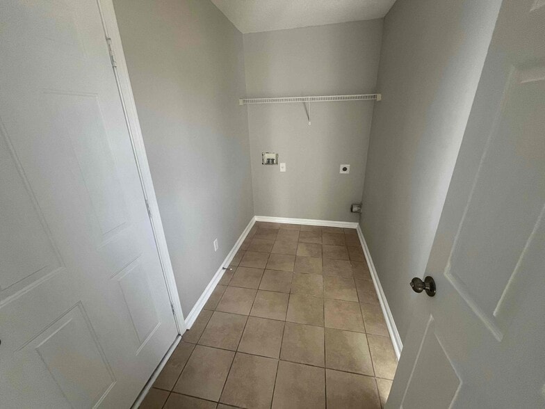 Building Photo - 326 Willow Oak Dr