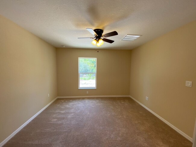 Building Photo - COMING SOON.  NOT AVAILABLE TO SHOW UNTIL MID MAY*** Marion Oaks - Welcome Home