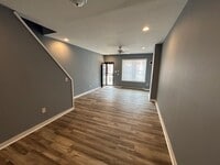 Building Photo - 2615 W Silver St