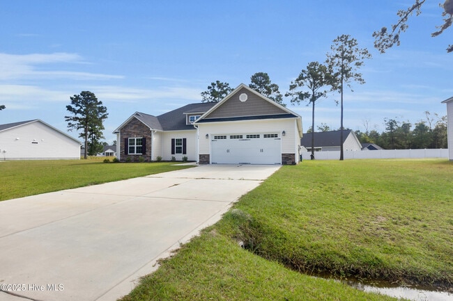 Building Photo - 174 Finch Ln