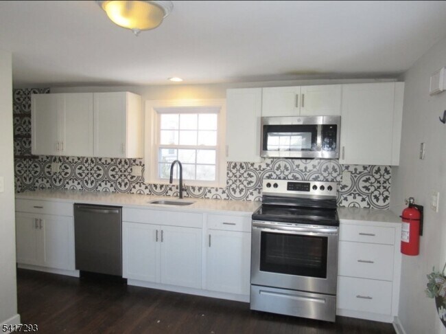 Building Photo - 3 W Fairview Ave