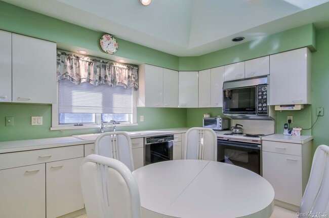 Building Photo - 450 Lenox Rd