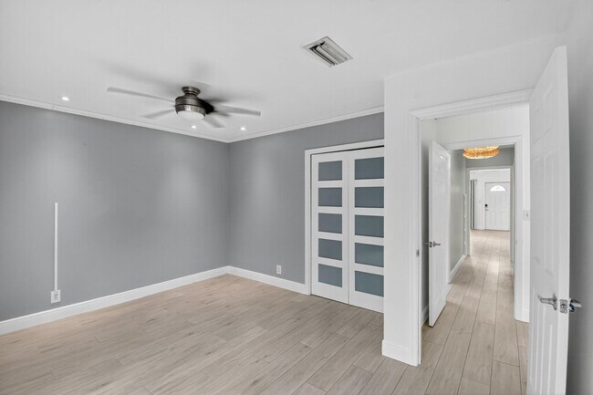 Building Photo - 1606 NE 15th Ave