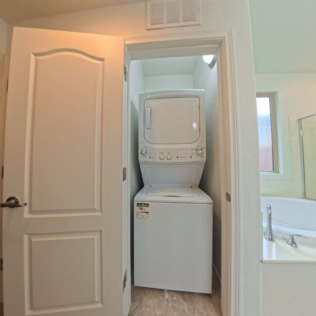 Building Photo - Exceptional Dual Master Residence with Modern Upgrades