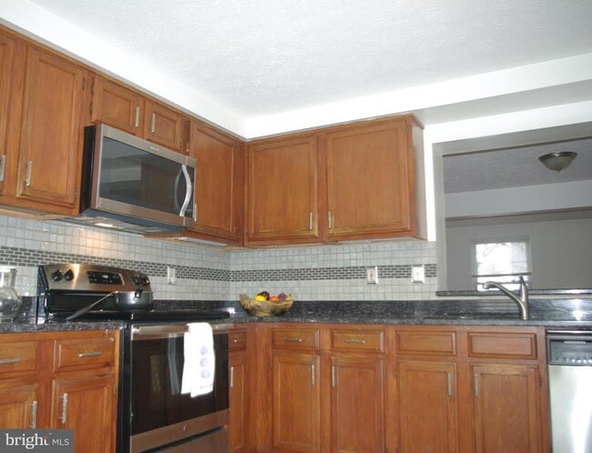 Building Photo - 5 Bayridge Ct