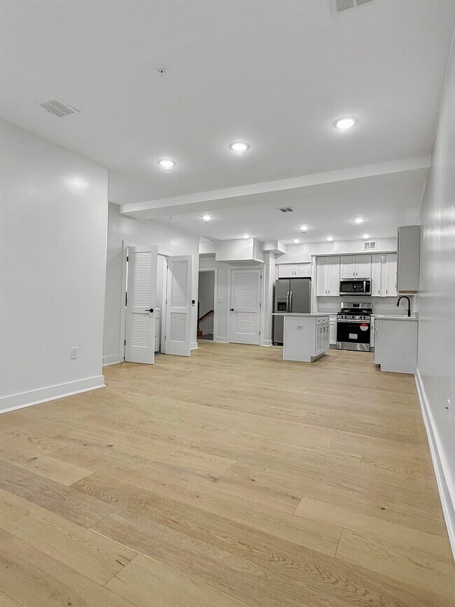 Building Photo - 185 Mallory Ave