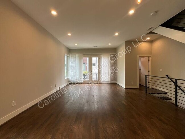 Building Photo - 1012 Westbrook Dr