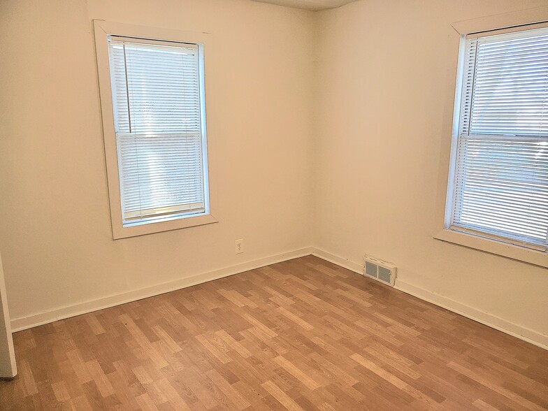 1st Floor bedroom #1 12x10 - 1701 168th St