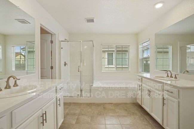 Building Photo - 10985 Merrick Way