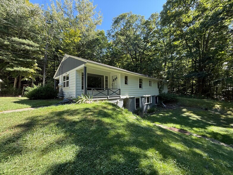 Primary Photo - 1690 Slaterville Rd