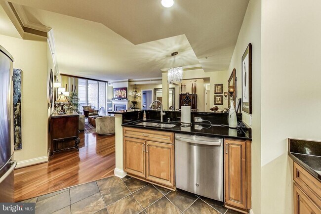 Building Photo - 717 President St