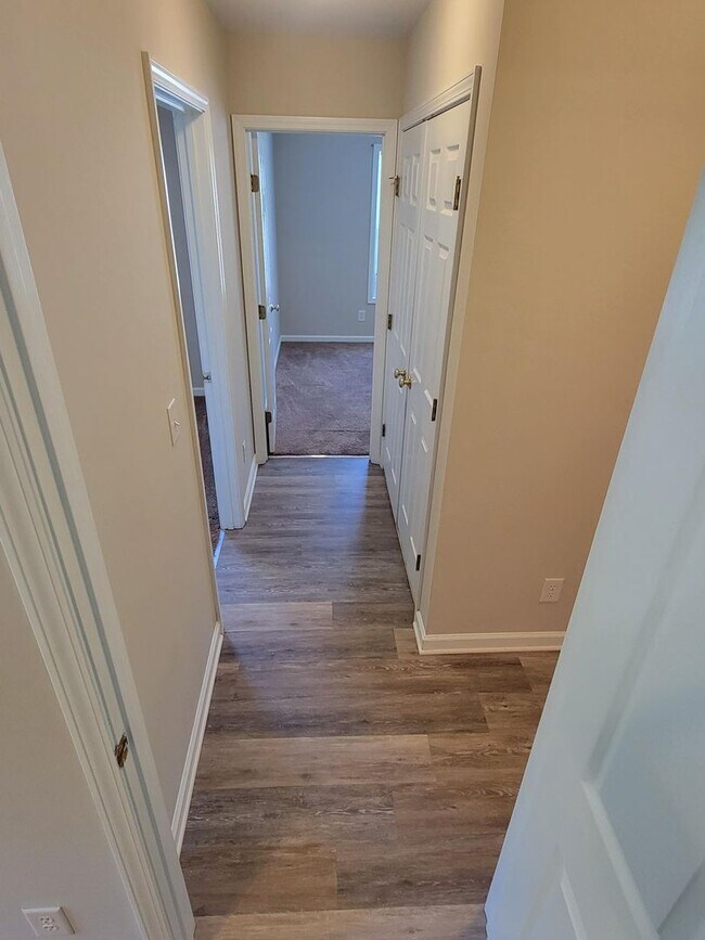 Building Photo - Beautiful three bedroom two bathroom house...