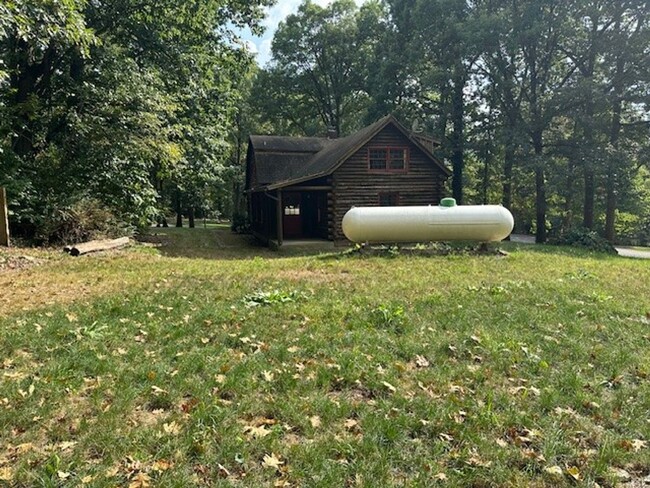 Building Photo - Country Charmer-4 Bedroom Log Home