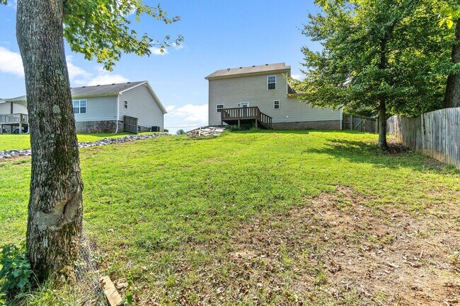 Building Photo - Large home in Hazelwood Area