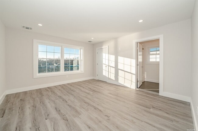 Building Photo - 2800 Ocean Ave