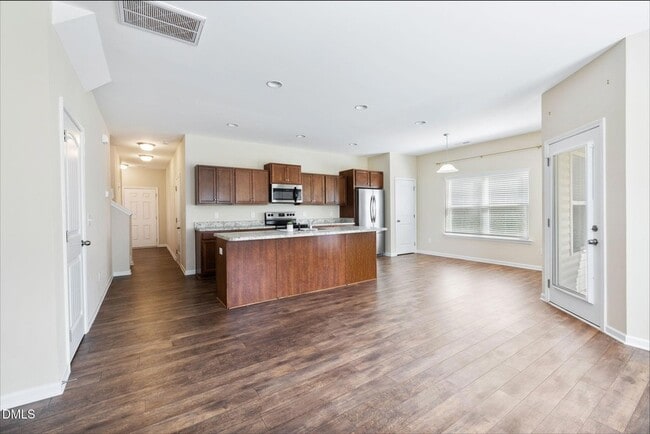 Building Photo - 6806 Shane Dr