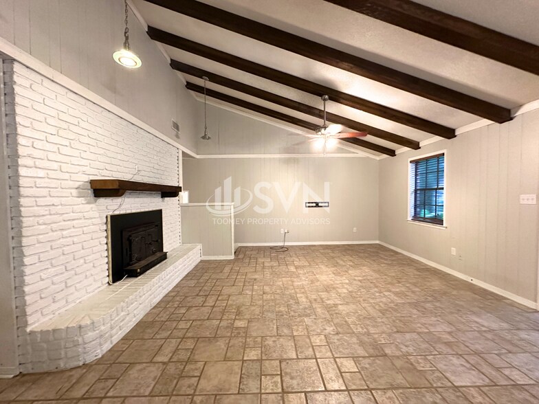 Building Photo - 662 Ridgewood Dr