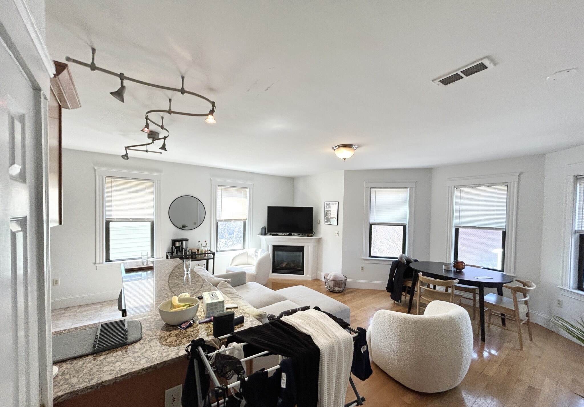 Building Photo - 916 Dorchester Ave