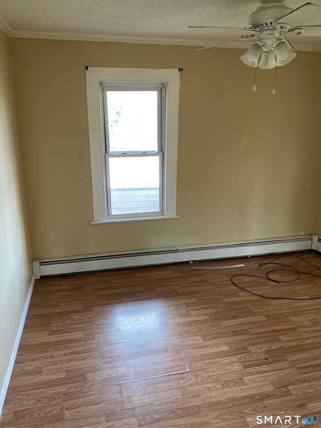 Building Photo - 39 Holmes Ave