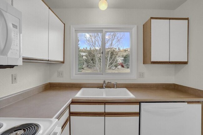 Building Photo - $1,000 Off First Full Month! Spacious 3-Be...