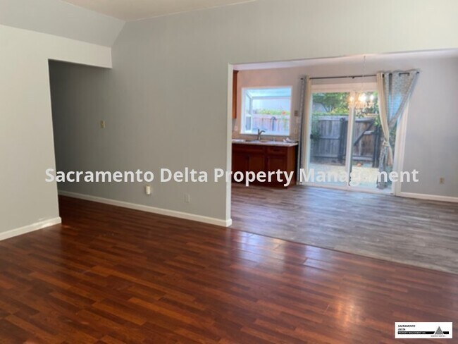 Building Photo - 8891 Salmon Falls Dr