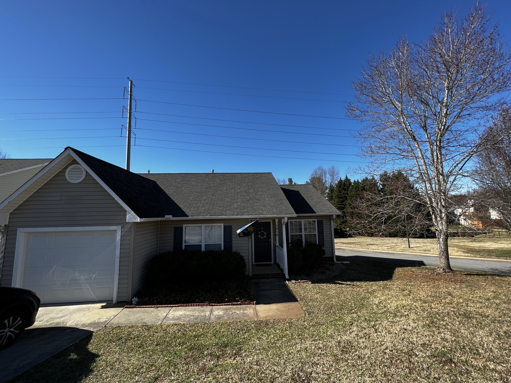 Building Photo - 1950 Cedar Ridge Ln