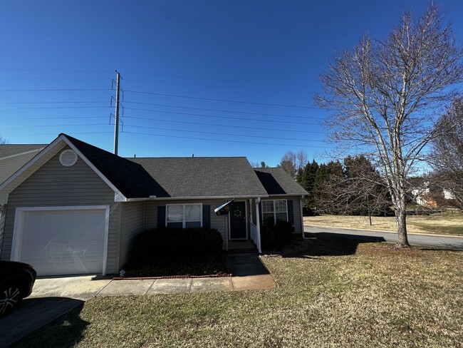 Building Photo - 1950 Cedar Ridge Ln